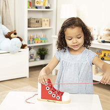 Carica l'immagine nel visualizzatore di Gallery, Melissa &amp; Doug 13018 - Scarpa con Lacci in Legno - Ilgrandebazar