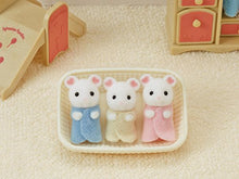 Carica l'immagine nel visualizzatore di Gallery, SYLVANIAN FAMILIES- Marshmallow Topini Bianchi trigemini Sistema di Gioco,...