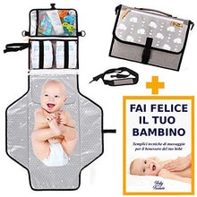 Carica l'immagine nel visualizzatore di Gallery, Fasciatoio Portatile Pieghevole - BABYTREASURE - Tracolla e Volume "FAI... - Ilgrandebazar