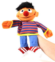Carica l'immagine nel visualizzatore di Gallery, United Labels 0.800.929 - Puppet Sesame Street Ernie, Circa 35 cm - Ilgrandebazar