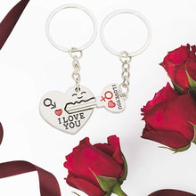 Carica l'immagine nel visualizzatore di Gallery, TRIXES Portachiavi San Valentino a Cuore e Chiave con Freccia Argento / Cromo - Ilgrandebazar