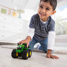 Carica l'immagine nel visualizzatore di Gallery, TOMY Monster Treads John Deere Trattore Luci e Suoni, Multicolore, 46656