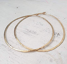 Carica l'immagine nel visualizzatore di Gallery, Orecchini a cerchio martellati 14k oro riempito a grandi...