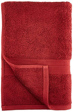 Carica l'immagine nel visualizzatore di Gallery, AmazonBasics - Set di 2 asciugamani da bagno che non sbiadiscono, Rosso - Ilgrandebazar