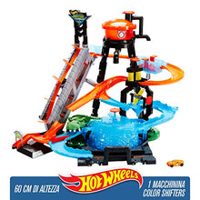 Carica l'immagine nel visualizzatore di Gallery, Hot Wheels FTB67 Mega Autolavaggio Playset per Macchinine con Pista...
