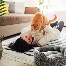 Carica l'immagine nel visualizzatore di Gallery, Bedsure Cuccia Gatto Media Interna - Letto Morbido, Lettino Gatto,...