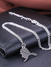 Carica l'immagine nel visualizzatore di Gallery, Skyrim Collana con Ciondolo a Forma di Mappa dell'Alaska in Argento Anticato.