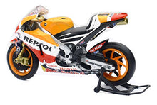 Carica l'immagine nel visualizzatore di Gallery, NewRay Honda Repsol RC212V, Scala 1:12, 2014 Marc Marquez 93