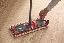 Carica l'immagine nel visualizzatore di Gallery, Vileda Revolution Sistema Lavapavimenti con Secchio, Strizzatore e Piastra, con 2 Panni in Microfibra, Nero/Rosso