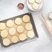 Carica l'immagine nel visualizzatore di Gallery, AmazonBasics - Tappetini da forno in silicone, Set 2 pezzi Confezione 2 - Ilgrandebazar