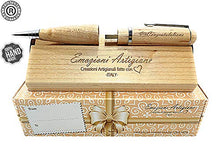 Carica l'immagine nel visualizzatore di Gallery, Penna Regalo Originale in Legno Multifunzione USB 32Gb, per: Laurea,...