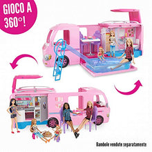 Carica l'immagine nel visualizzatore di Gallery, Barbie FBR34 Camper dei Sogni per Bambole con Piscina, Bagno, Cucina e Tanti... - Ilgrandebazar
