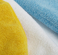 Carica l'immagine nel visualizzatore di Gallery, AmazonBasics - Confezione da 12 panni per la pulizia 12 pezzi.