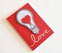 Carica l'immagine nel visualizzatore di Gallery, Love - lampadina- cuore - biglietto d'auguri (formato 15 x 10,5 cm) - vuoto... - Ilgrandebazar