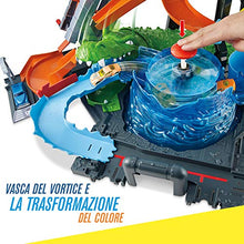 Carica l'immagine nel visualizzatore di Gallery, Hot Wheels FTB67 Mega Autolavaggio Playset per Macchinine con Pista...