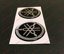 Carica l'immagine nel visualizzatore di Gallery, Stemma logo decal YAMAHA, coppia adesivi resinati, effetto 3D. Colore: nero...