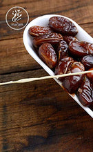 Carica l'immagine nel visualizzatore di Gallery, Premium SAFAWI Date dall'Arabia Saudita 800 grammi di MariamPantry