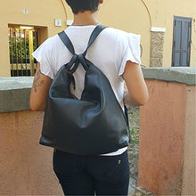 Carica l'immagine nel visualizzatore di Gallery, Borsa zaino pelle nera donna - Ilgrandebazar