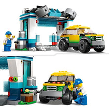 Carica l'immagine nel visualizzatore di Gallery, LEGO 60362 City Autolavaggio, Gioco per Bambini e Bambine da 6 Anni, Set con Spazzole Rotanti, Macchina Giocattolo e 2 Minifigure, Piccola Idea Regalo Giocattolo per Bambina e Bambino