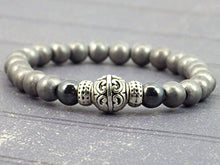 Carica l'immagine nel visualizzatore di Gallery, Bracciale per gli uomini in ematite nero e grigio e perle di tibetani - Ilgrandebazar