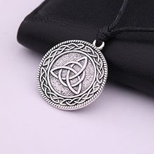 Carica l'immagine nel visualizzatore di Gallery, Dawapara Trinity Irish Nodo Celtico Triquetra Solido Ciondolo Collana Regalo...