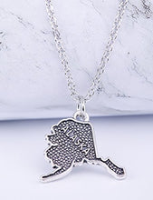 Carica l'immagine nel visualizzatore di Gallery, Skyrim Collana con Ciondolo a Forma di Mappa dell'Alaska in Argento Anticato.