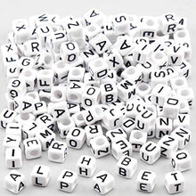 Carica l'immagine nel visualizzatore di Gallery, Baker Ross Perline Cubiche con Lettere dell'Alfabeto - Confezione Risparmio,... - Ilgrandebazar