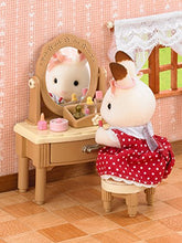 Carica l'immagine nel visualizzatore di Gallery, SYLVANIAN FAMILIES- TAV Beauty+sgab (pers escl) Sistema di Gioco,...