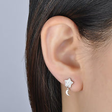 Carica l'immagine nel visualizzatore di Gallery, Infinite U, eleganti orecchini a forma di stella e luna, in argento Sterling... - Ilgrandebazar