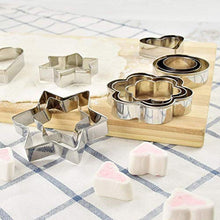 Carica l'immagine nel visualizzatore di Gallery, MOULLY 12 Pezzi Stampi Biscotti, Formine per Biscotti...
