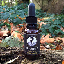 Carica l'immagine nel visualizzatore di Gallery, Sir Beardalot Olio da Barba per distinti Signore - Legno avvolgente uomo...