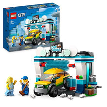 Carica l'immagine nel visualizzatore di Gallery, LEGO 60362 City Autolavaggio, Gioco per Bambini e Bambine da 6 Anni, Set con Spazzole Rotanti, Macchina Giocattolo e 2 Minifigure, Piccola Idea Regalo Giocattolo per Bambina e Bambino