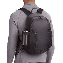 Carica l'immagine nel visualizzatore di Gallery, AmazonBasics - Zaino ultra leggero pieghevole 25 l, Nero