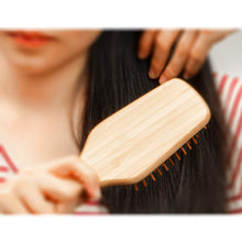 Carica l'immagine nel visualizzatore di Gallery, BFWood Spazzola Capelli in bambù per massaggiare il cuoio capelluto - bamboo - Ilgrandebazar