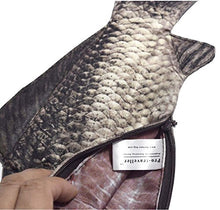Carica l'immagine nel visualizzatore di Gallery, Pro-Traveller Emulation - Astuccio creativo a forma di pesce a di...