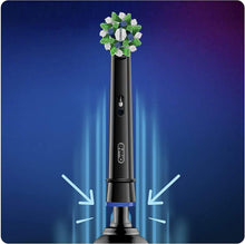 Carica l'immagine nel visualizzatore di Gallery, Oral-B CrossAction Testine di Ricambio per Spazzolino Elettrico Edizione Nera con Tecnologia CleanMaximiser, Confezione da 8 Pezzi 8 Testine