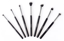 Carica l'immagine nel visualizzatore di Gallery, Set Pennelli Occhi Essenziali by Impora London/Travel 7 Compact Eye Brush - Ilgrandebazar