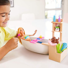 Carica l'immagine nel visualizzatore di Gallery, Barbie- Playset Bambola con Vasca da Bagno e Accessori Giocattolo per Bambini 3+ Anni, Multicolore, GJN32