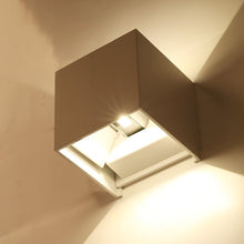 Carica l'immagine nel visualizzatore di Gallery, APPLIQUE LED CUBO CON ANGOLO LUCE REGOLABILE UP DOWN BIANCO MODERNO Bianco - Ilgrandebazar