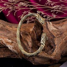Carica l'immagine nel visualizzatore di Gallery, Skyrim - Braccialetto Unisex con Testa di Serpente Vichingo, Antique Brass