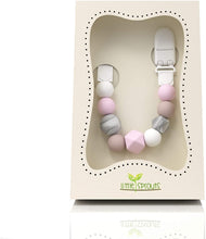 Carica l'immagine nel visualizzatore di Gallery, Little Sprouts - Catenina per ciuccio 2n1 - Moderna e alla moda - Perline in silicone con forme uniche - Ideale per massaggiagengive, coperte per neonati e bavaglini - Catenina per ciuccio per bambina