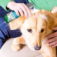 Carica l'immagine nel visualizzatore di Gallery, Vet's Best Shampoo a Secco Naturale Senz' Acqua per Cani - 150Ml