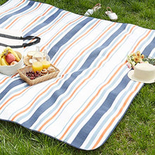 Carica l'immagine nel visualizzatore di Gallery, AmazonBasics - Coperta da picnic con retro impermeabile, 200 x 200 x 200 cm