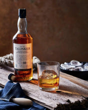 Carica l'immagine nel visualizzatore di Gallery, Talisker 10 Anni Single Malt Scotch Whisky, Astucciato - 700 ml