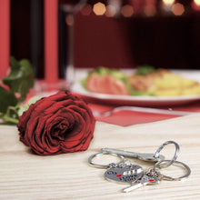 Carica l'immagine nel visualizzatore di Gallery, TRIXES Portachiavi San Valentino a Cuore e Chiave con Freccia Argento / Cromo - Ilgrandebazar