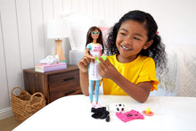 Carica l'immagine nel visualizzatore di Gallery, Barbie Carriera a Sorpresa, Bambola con Abiti e Accessori, GFX86