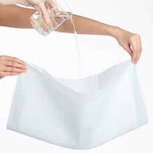 Carica l'immagine nel visualizzatore di Gallery, AmazonBasics - Tappetini igienici assorbenti per animali Pacco da 100, Blu - Ilgrandebazar