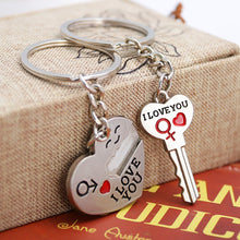 Carica l'immagine nel visualizzatore di Gallery, TRIXES Portachiavi San Valentino a Cuore e Chiave con Freccia Argento / Cromo - Ilgrandebazar
