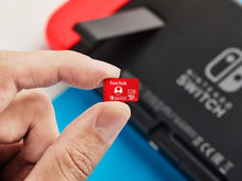 Carica l'immagine nel visualizzatore di Gallery, SanDisk MicroSDXC UHS-I Scheda per Nintendo Switch 128 128 GB, Rosso (Red)