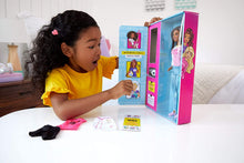 Carica l'immagine nel visualizzatore di Gallery, Barbie Carriera a Sorpresa, Bambola con Abiti e Accessori, GFX86